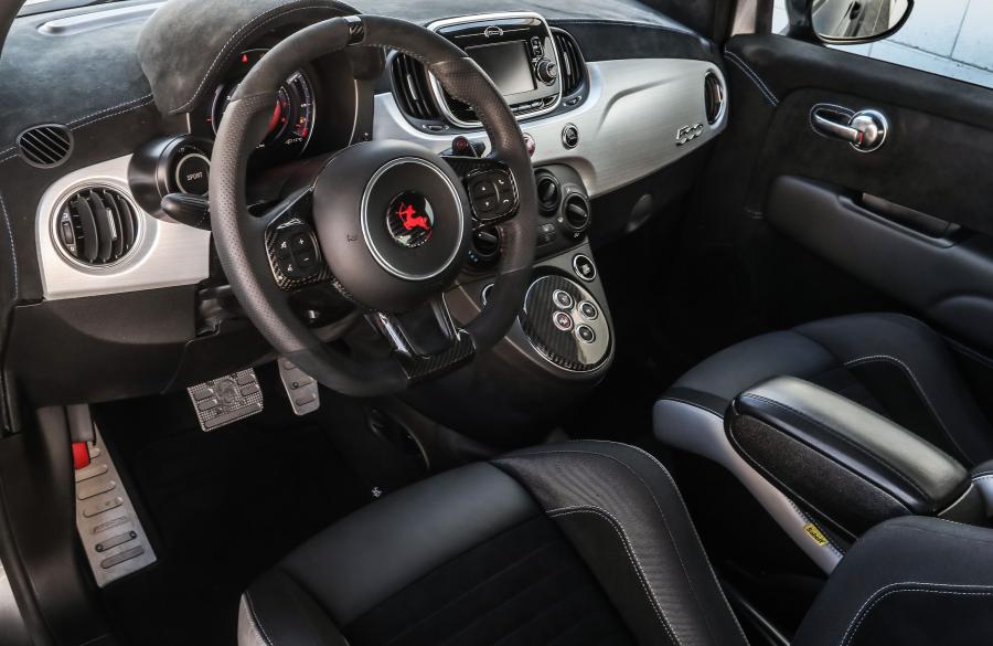 Интерьер Fiat 500 Cinquone Cabrio by Romeo Ferraris 2017 года  (фото 5 из 12)